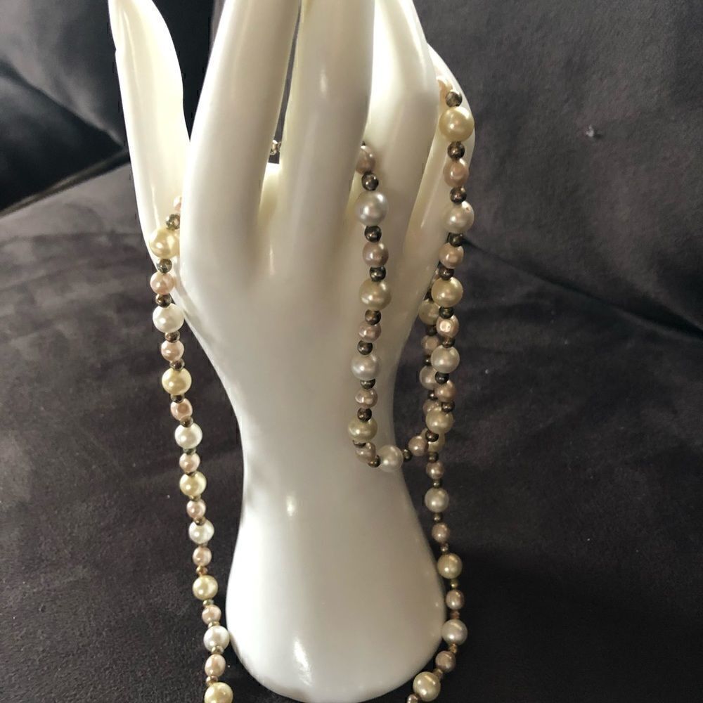 Vintage Beautiful, multicolor faux pearl necklace. Multi color.was Grams.
